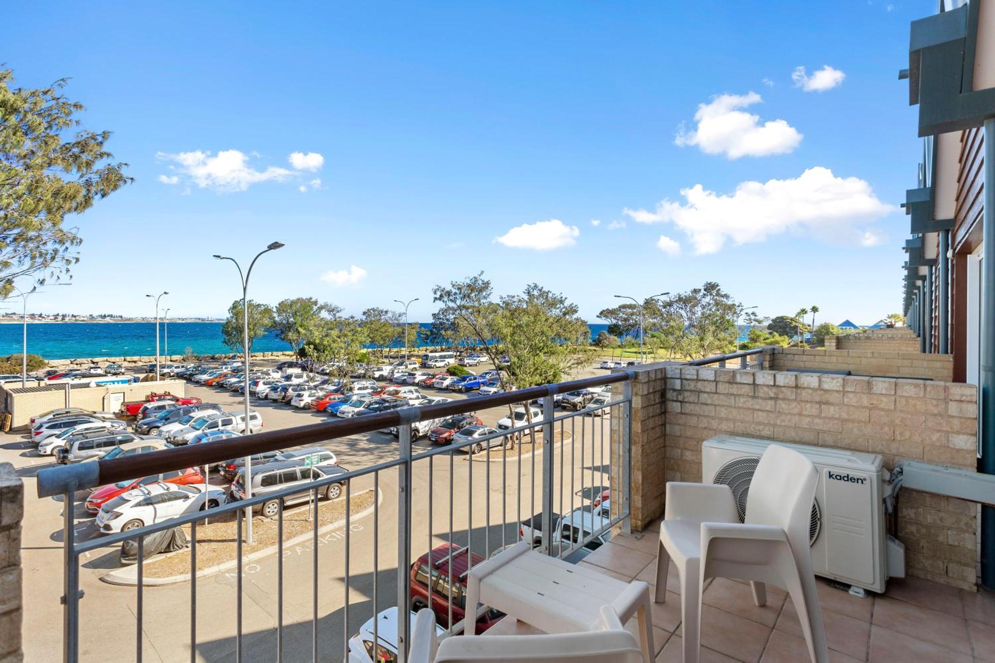 Nautica Residences Hillarys Пърт Екстериор снимка