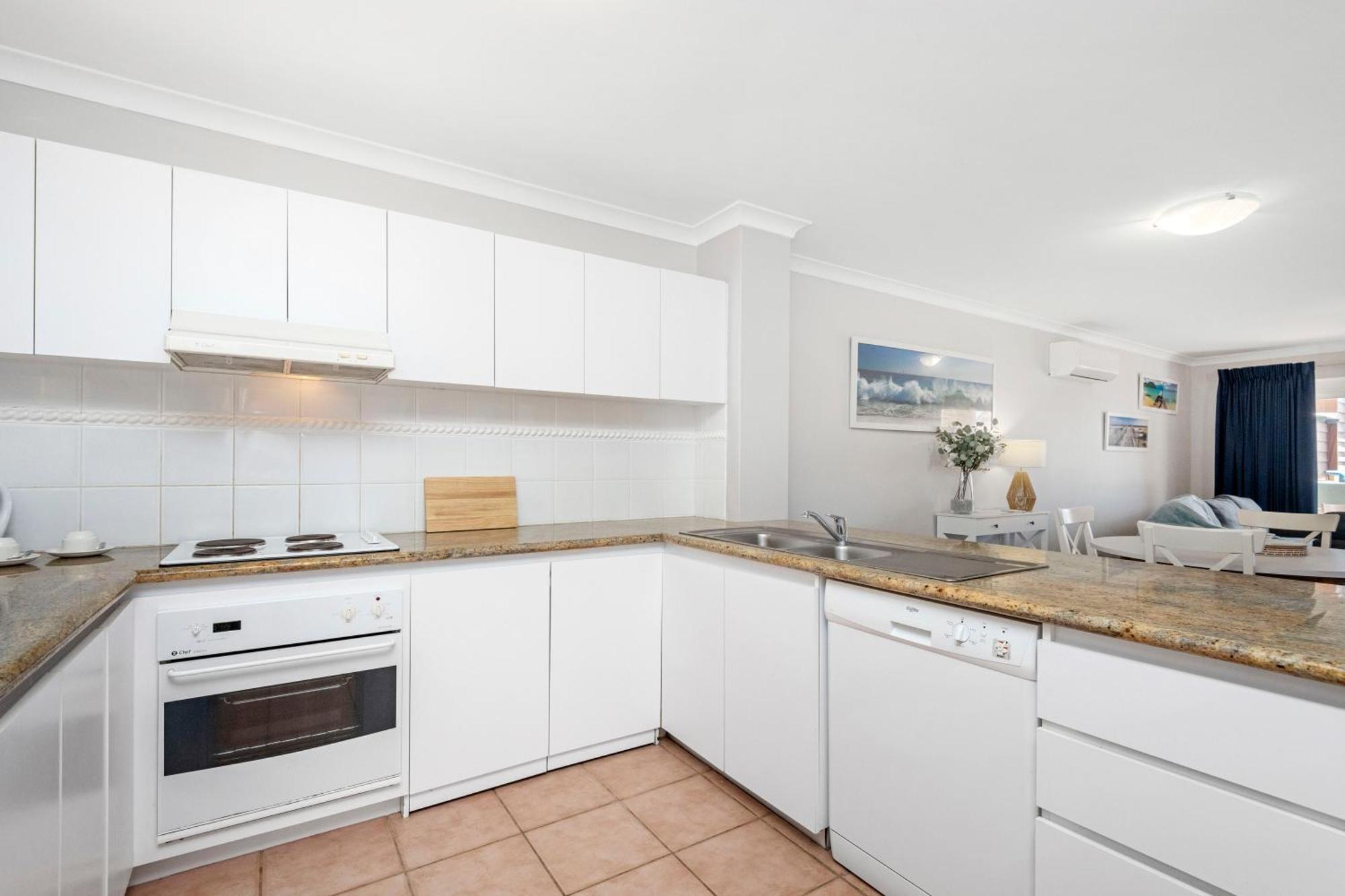 Nautica Residences Hillarys Пърт Екстериор снимка