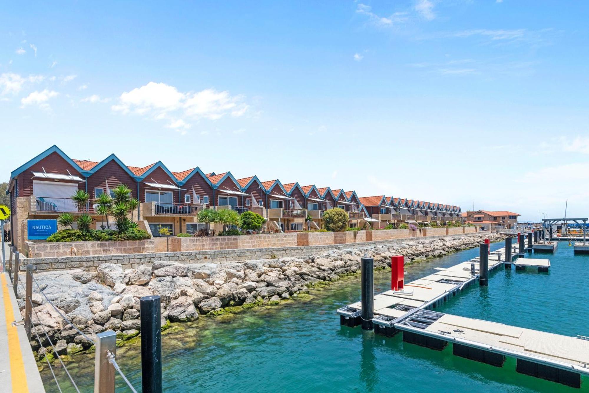 Nautica Residences Hillarys Пърт Екстериор снимка