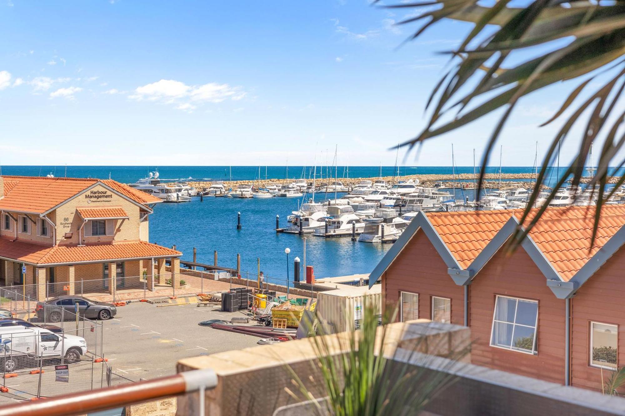 Nautica Residences Hillarys Пърт Екстериор снимка